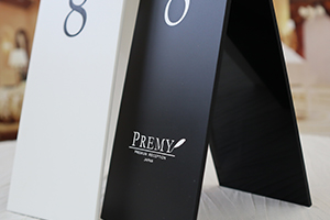 テーブル札ライトの彫刻