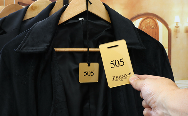 クローク札ミオ