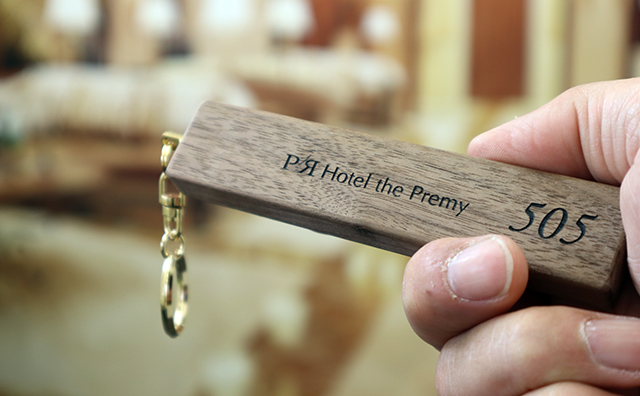 木製ダブルキーホルダー